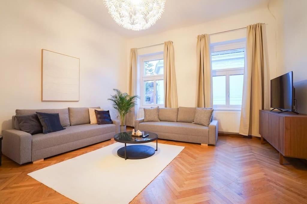 Apartment Biedermaier Charm In Moedling
