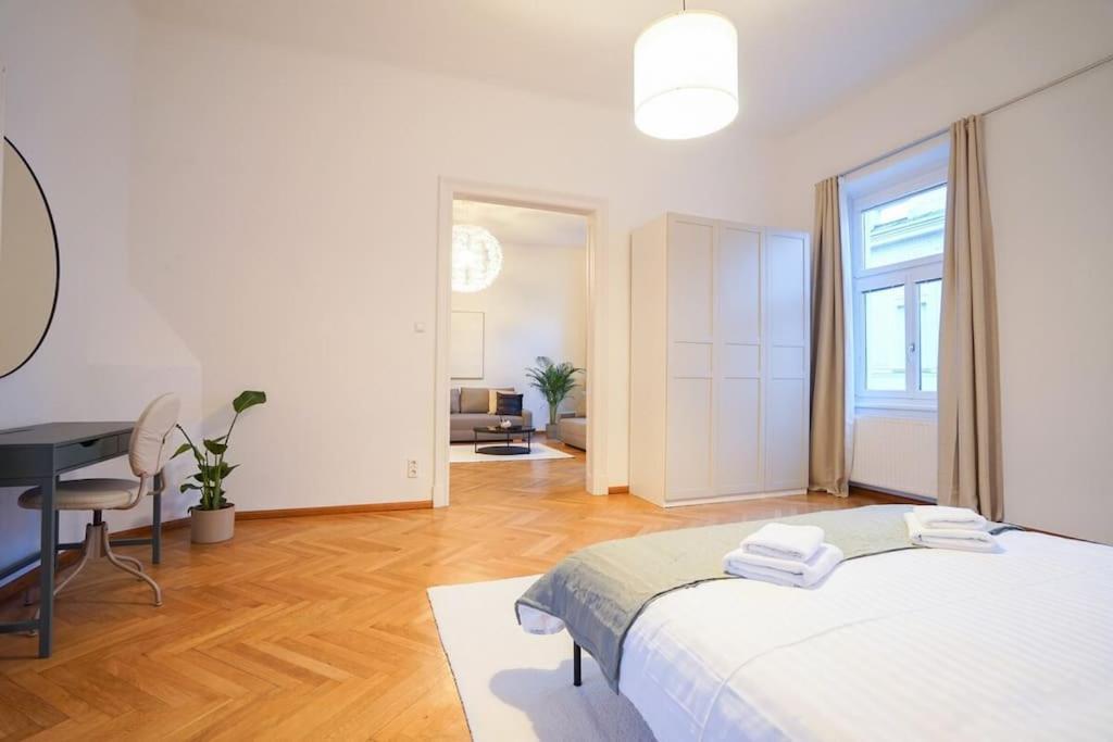 Apartment Biedermaier Charm In Moedling Modling